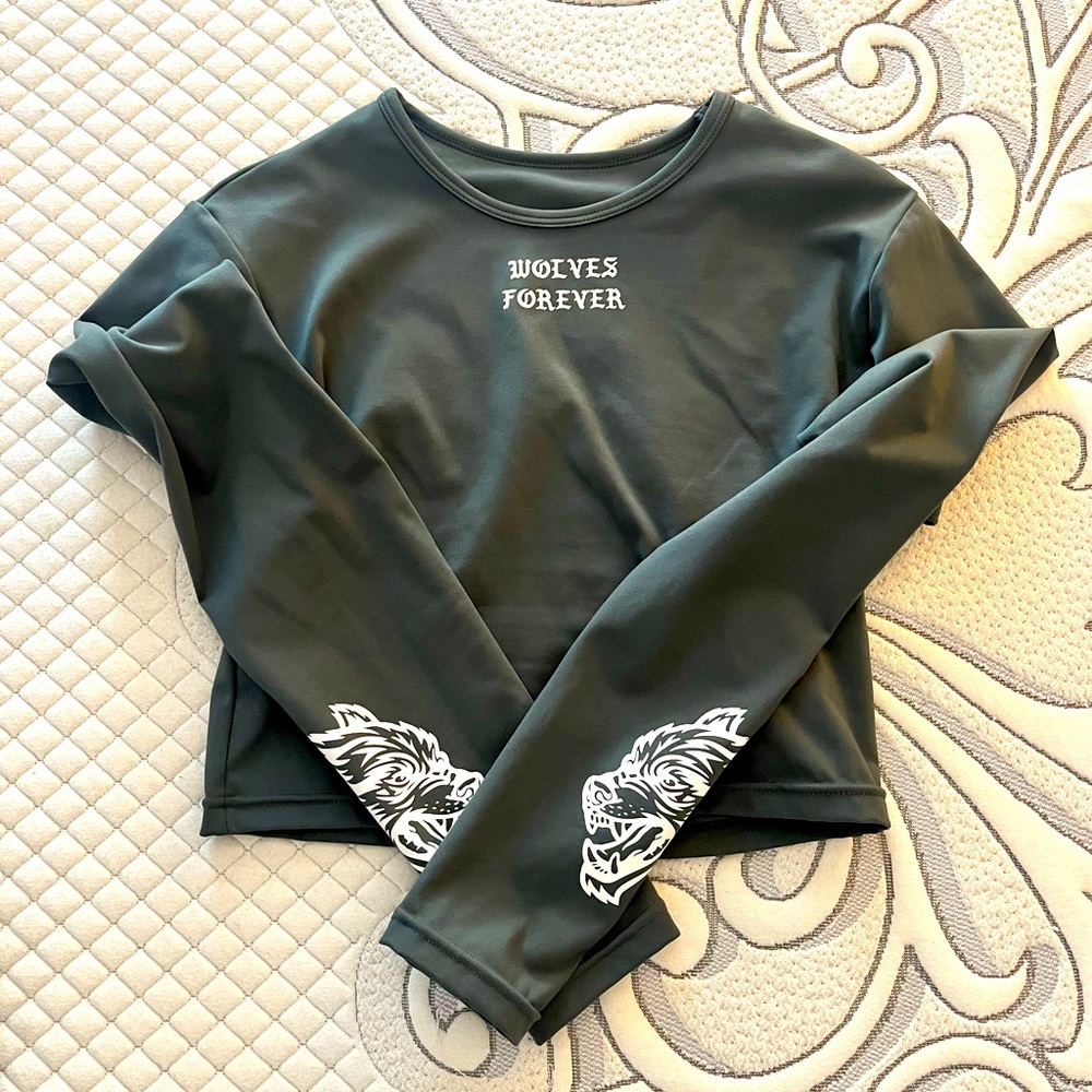 //SOLD// Darc Sport Wolves Forever Grey Shirt